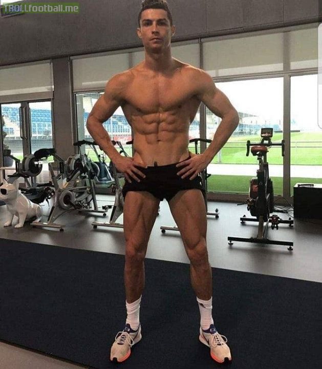 Cristiano Ronaldo's physical state has been compared to that of a 20-year-old after his Juve medical ⚕️  ⚫ Body fat: 7% (10-11% is avg) ⚫ Muscle mass: 50% (46% is avg) ⚫ Ran 33.98km at the World Cup and was clocked as the fastest at the tournament