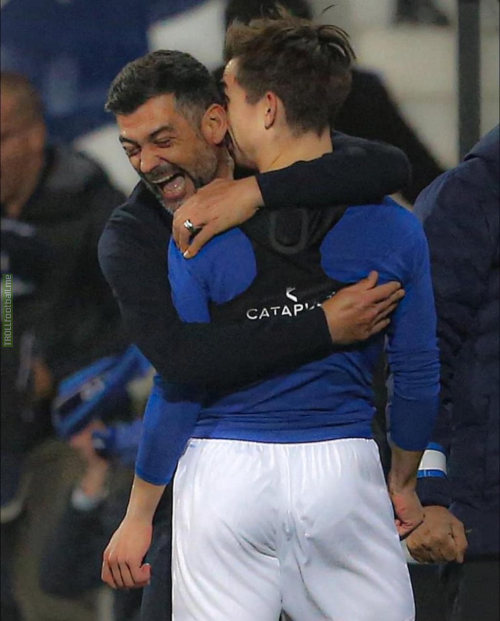 FC Porto manager Sergio Conceicao brought on his son Francisco in the 87th minute of their match vs Estoril Praia - Futebol SAD He scored the winner in the 89th minute. Look what it meant to them both.....