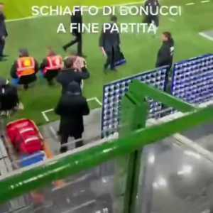 [Alessandro on Twitter] Bonucci reaction recorded from the stands