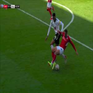 [@FulhamFC] Barnsley 1 - 0 Fulham: Penalty call (Penalty was given and scored by Morrison)