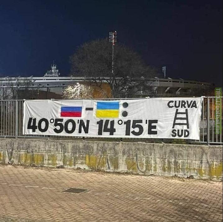 Russia - Ukraine : 40° 50' N 14° 15' E (Naples coordinates). Banner by Hellas Verona ultras