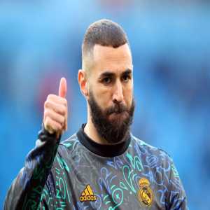 [Statman Dave] Karim Benzema has scored 13 goals in the #UCL this season, no player has more: Karim Benzema [13] Robert Lewandowski [13] Sebastien Haller [11] Inevitable.