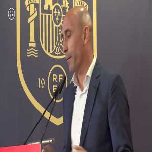 [RFEF] Rubiales announces the women's national team will have the same bonuses and percentages of sponsorship as the men's team. "We have closed an agreement for the next 5 years. It's hard to find a more complete agreement"