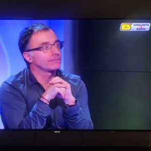 [Javi Miguel] Dembele is one step away from accepting the offer he has had since Dec and which he has systematically ignored/rejected. Monday I call Xavi asking him to intercede with Laporta. the technician, of course: "there will be no new offer ,you accept the one you have or bye"