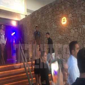 [Gerard Romero] Xavi and Lewandowski spotted in a restaurant in Ibiza. (Photos; David, Jijante)