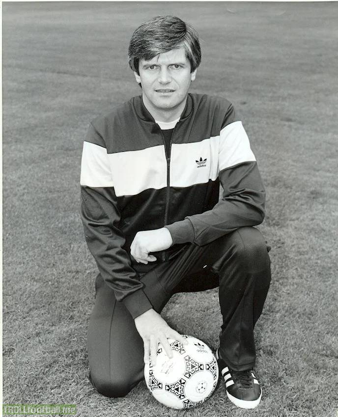 John Duncan, former manager of Chesterfield and Ipswich Town and a forward with Dundee and Spurs, has passed away at the age of 73. Scotsman Duncan was a prolific goalscorer during his playing career, and later led third-tier Chesterfield, captained by Sean Dyche, to the FA Cup semi-finals in 1997.