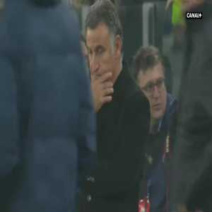 Juventus coach Max Allegri "congratulating" PSG coach Christophe Galtier on winning their UCL group after the match.