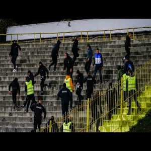 [Bulgaria] Levski fans attack Slavia fans after the game